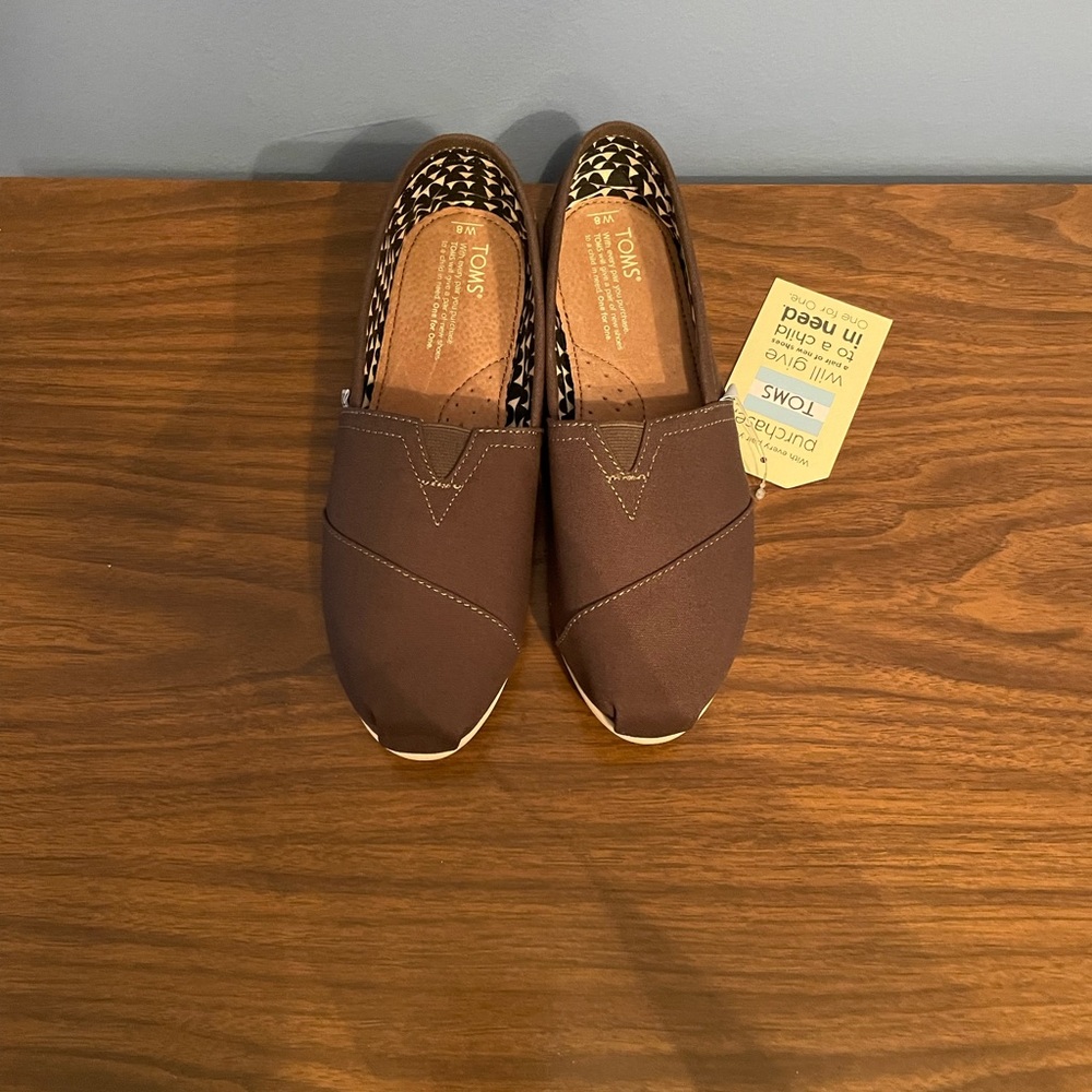 NWT Toms - Picture 5 of 5